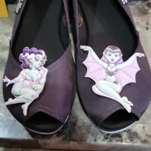 Dark Chocolate Design Beach Ghouls Sandal - Picture 13 of 16